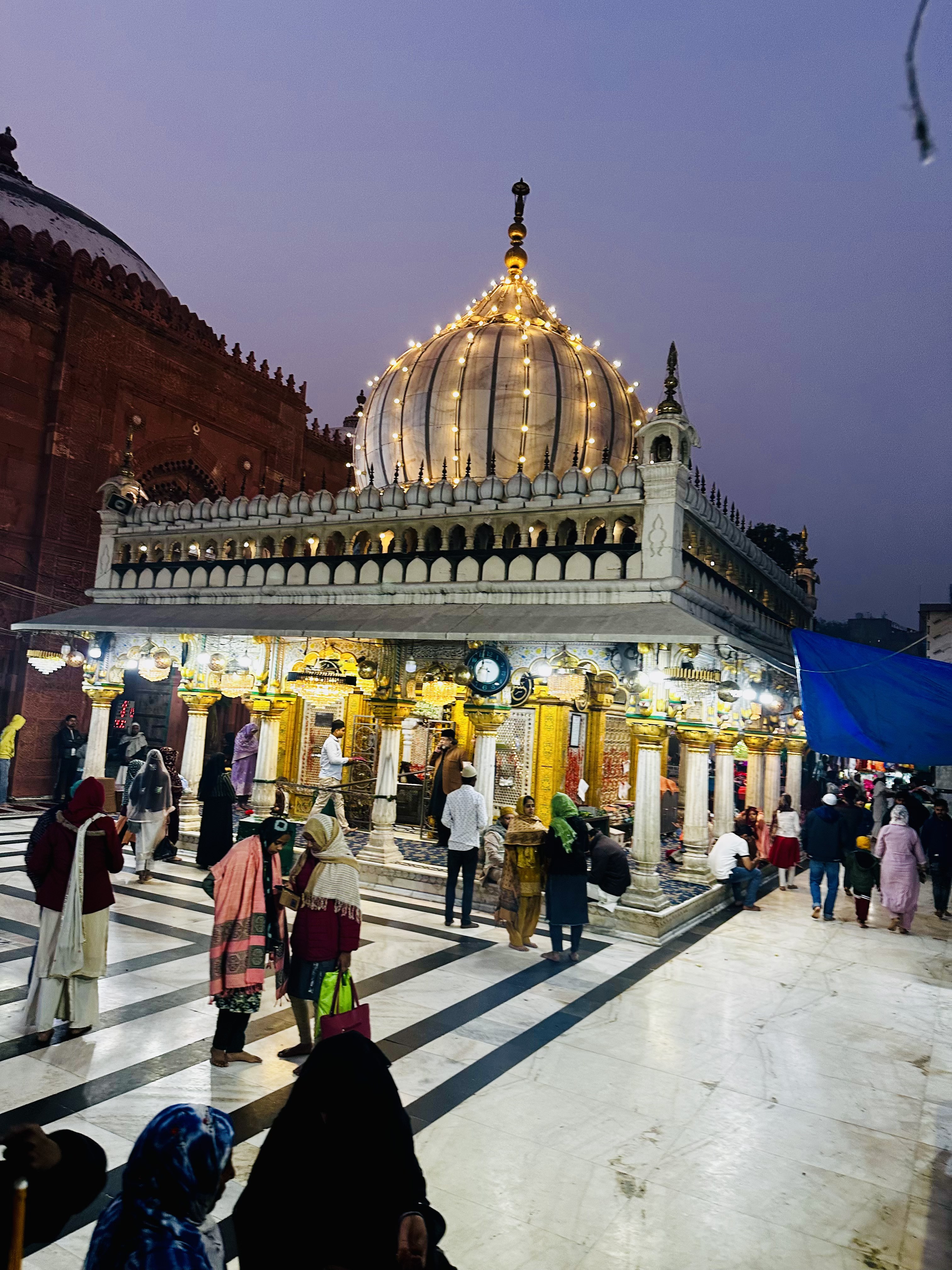 Hazrat Nizamuddin Aulia Dargah — Old Delhi